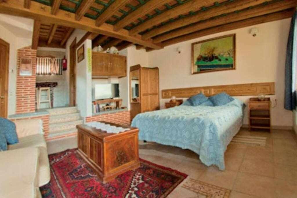 Apartamento rural El Pastor es un estudio con gran ventanal a Gredos Cabezas Bajas Exterior foto